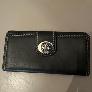 Vintage Coach Black Leather Wallet with Silver Turn Lock Y2K